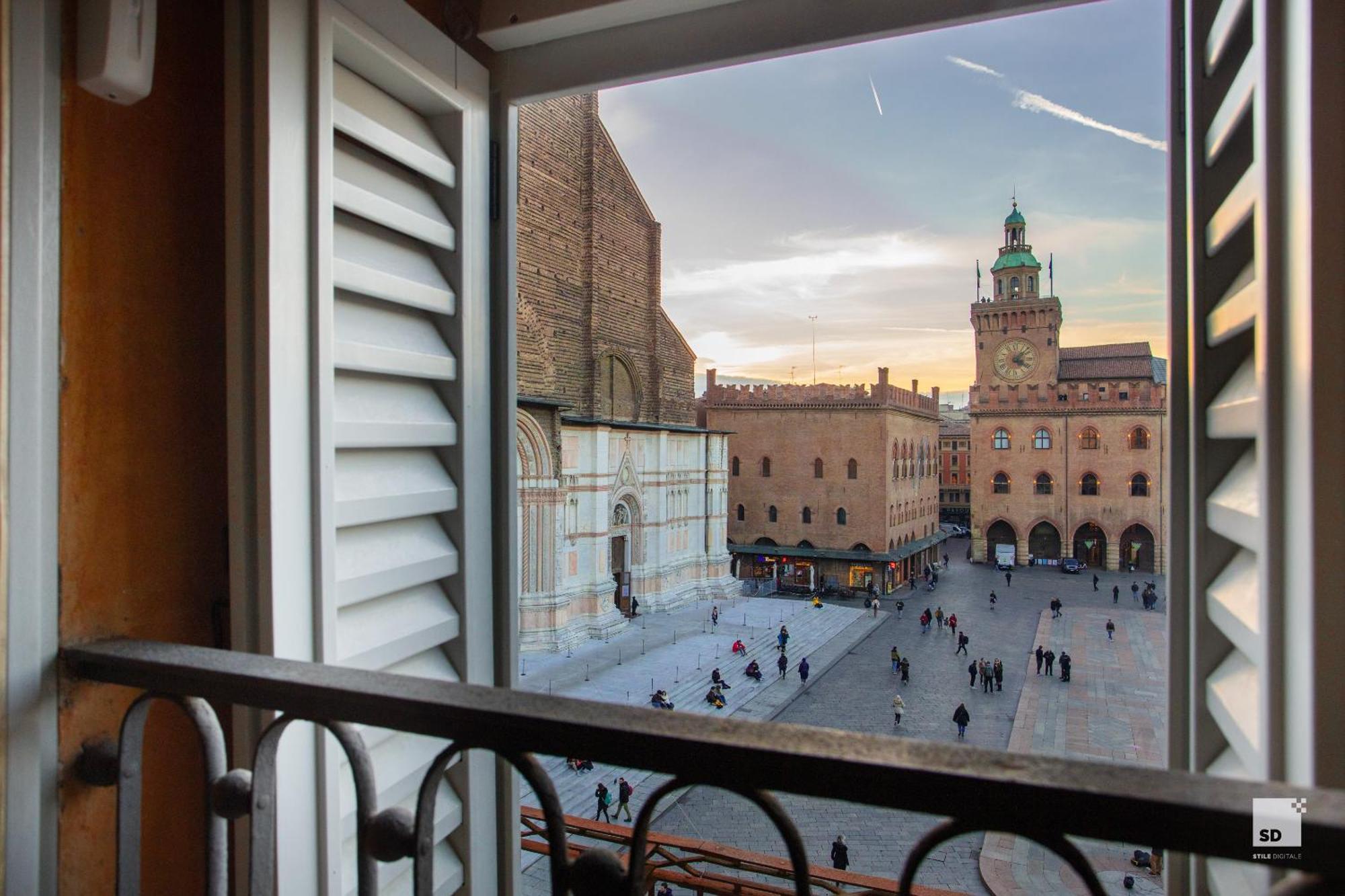 Urbanicooh Asinelli - Balcony On Piazza Maggiore Bologna Buitenkant foto
